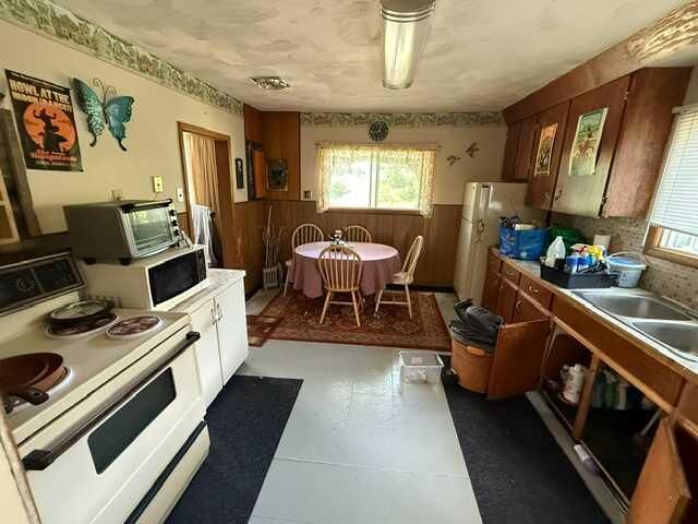 Property Photo:  155 7 Street  AB T0J 1B0 
