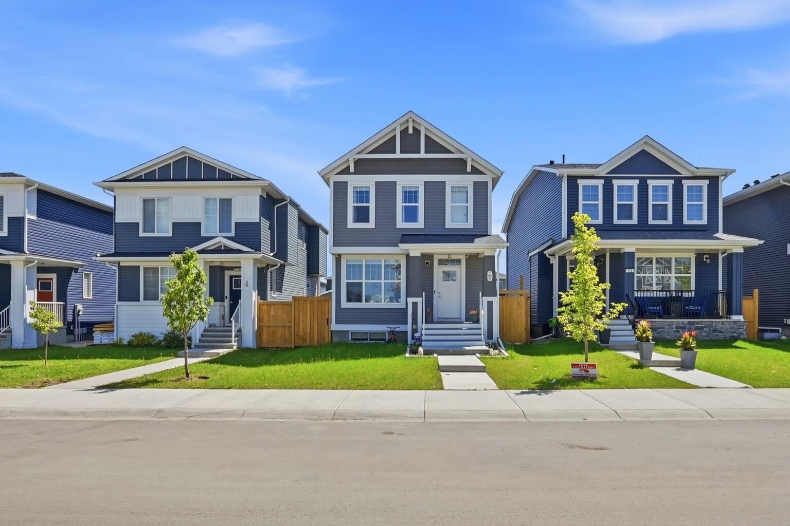 Property Photo:  908 West Lakeview Drive  AB T1X 2N3 