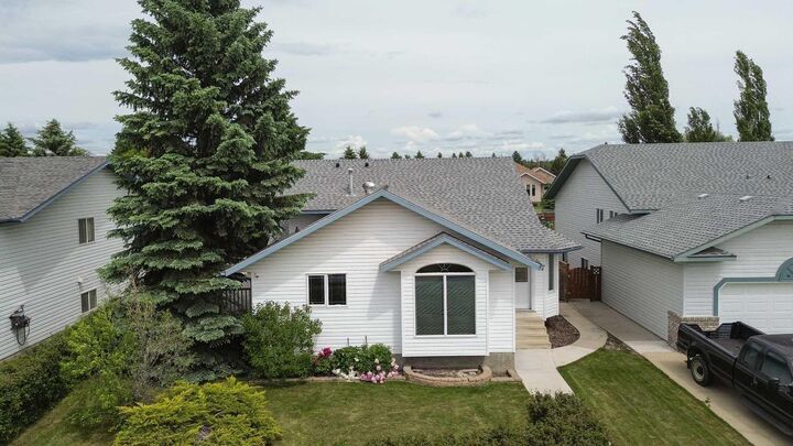 Property Photo:  6014 44 Street Crescent  AB T4G 1L2 