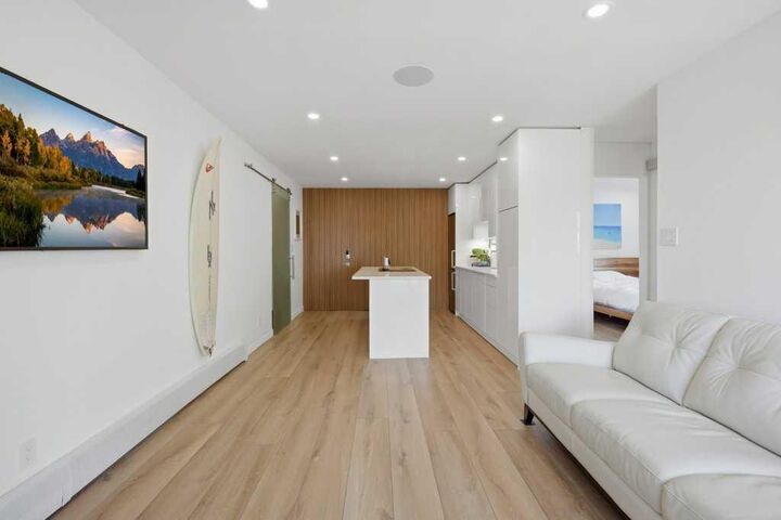 Property Photo:  4415 Lakeshore Drive 6  AB T4S 1C7 