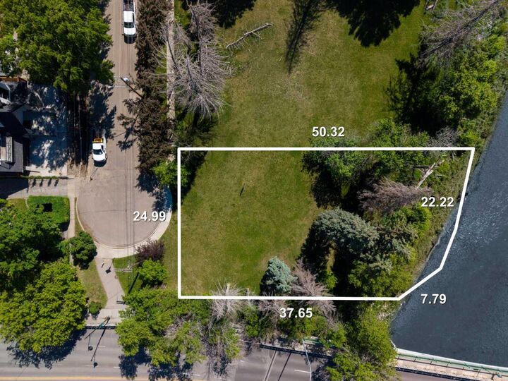 415 40 Avenue SW — photo 1