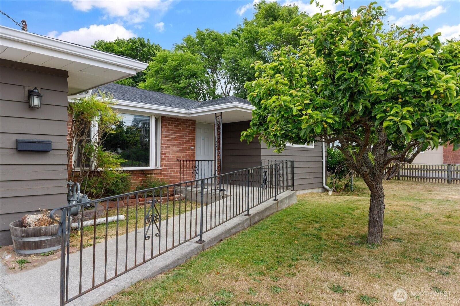 Property Photo:  672 SE 4th Avenue  WA 98277 
