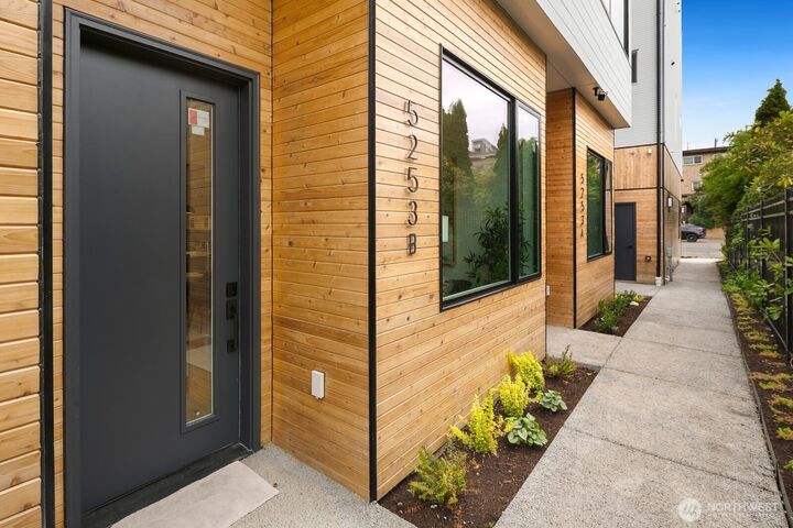 Property Photo: 5253 B California Avenue SW WA 98136