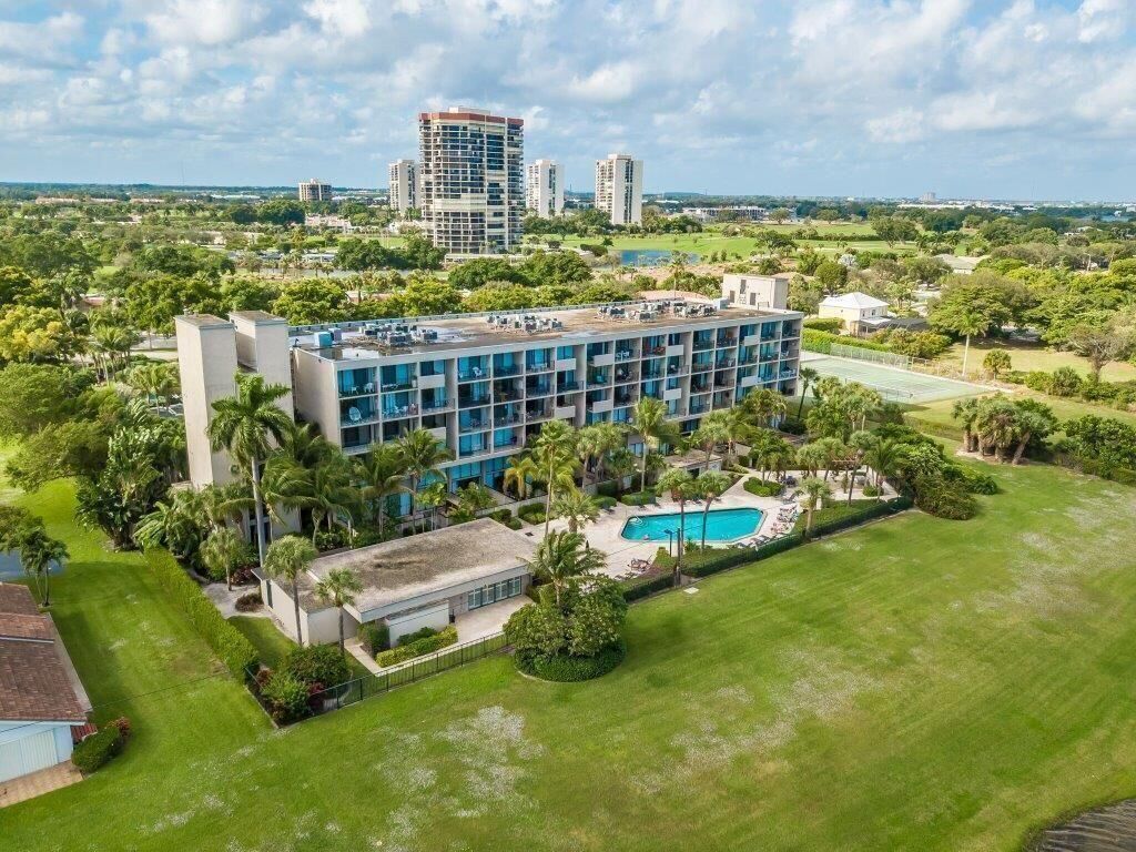 Property Photo:  1830 Embassy Drive 409  FL 33401 