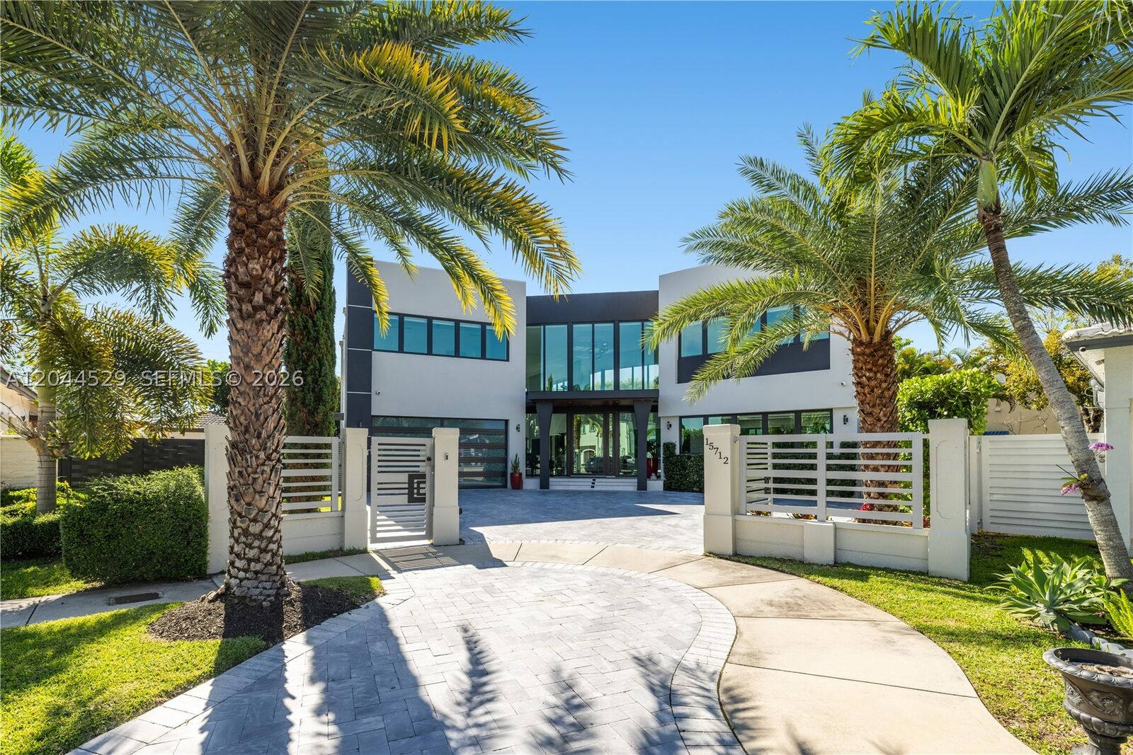 Property Photo: 15712 SW 69th Ln FL 33193