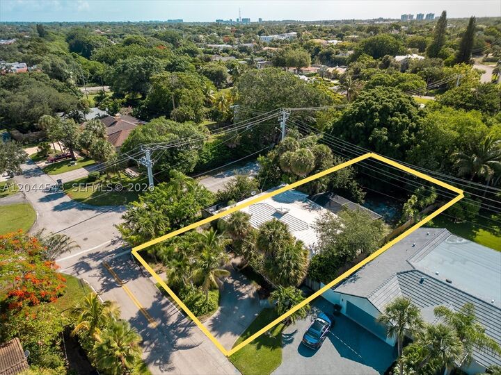 Property Photo: 698 NW 7th Ave FL 33486