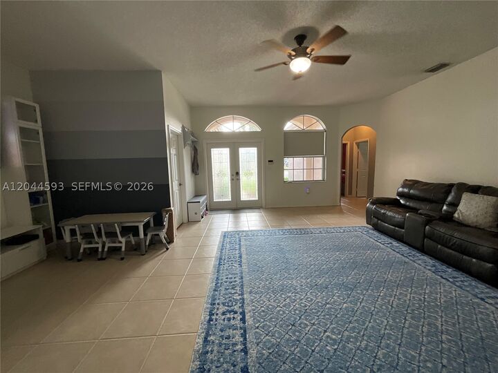 Property Photo: 2335 SE 4th Pl FL 33033