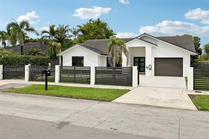 Property Photo: 6816 SW 89th Ct FL 33173