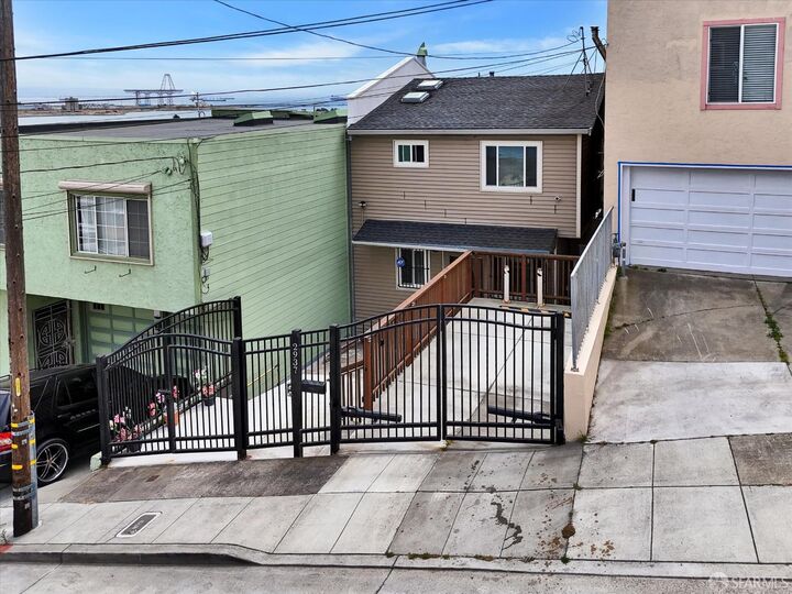 Property Photo: 2937 Griffith Street CA 94124