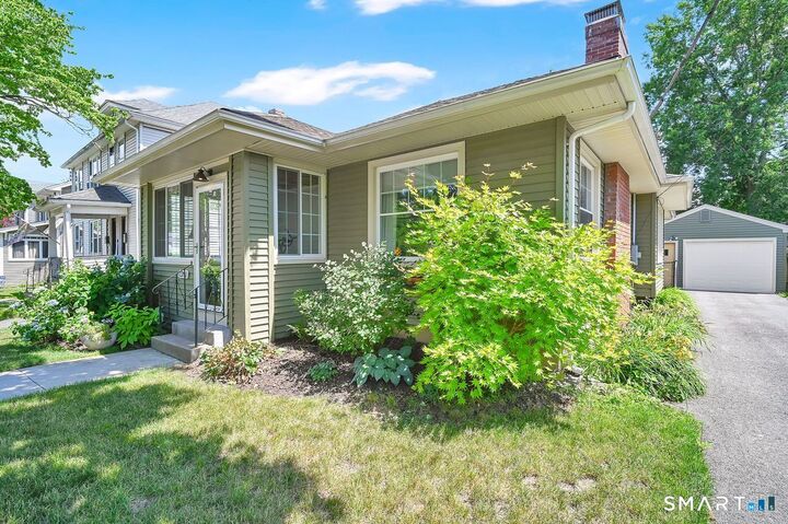 Property Photo:  1391 Boulevard  CT 06119 