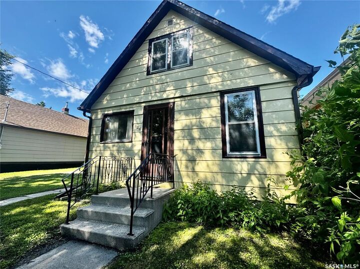 Property Photo:  262 Third Avenue N  SK S3N 1C9 
