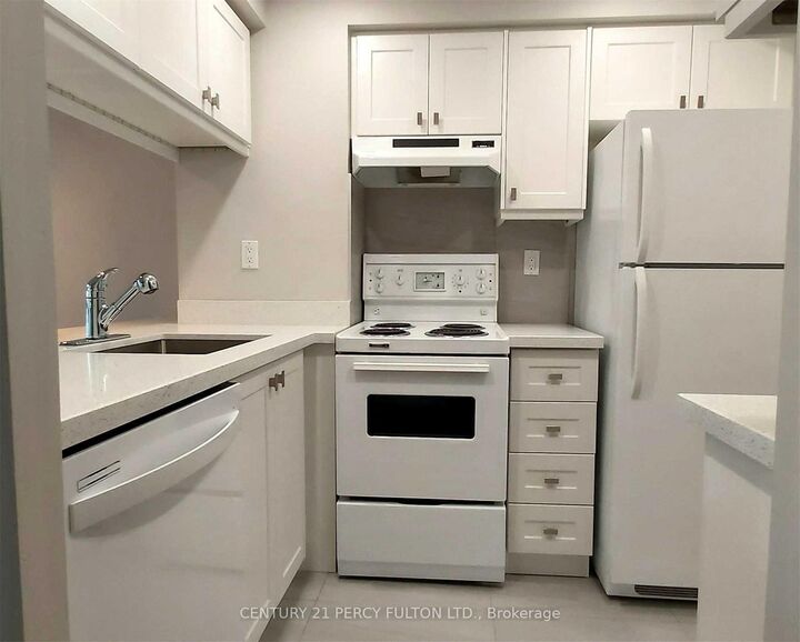 Property Photo: 736 Bay Street 1512 ON M5G 2M4