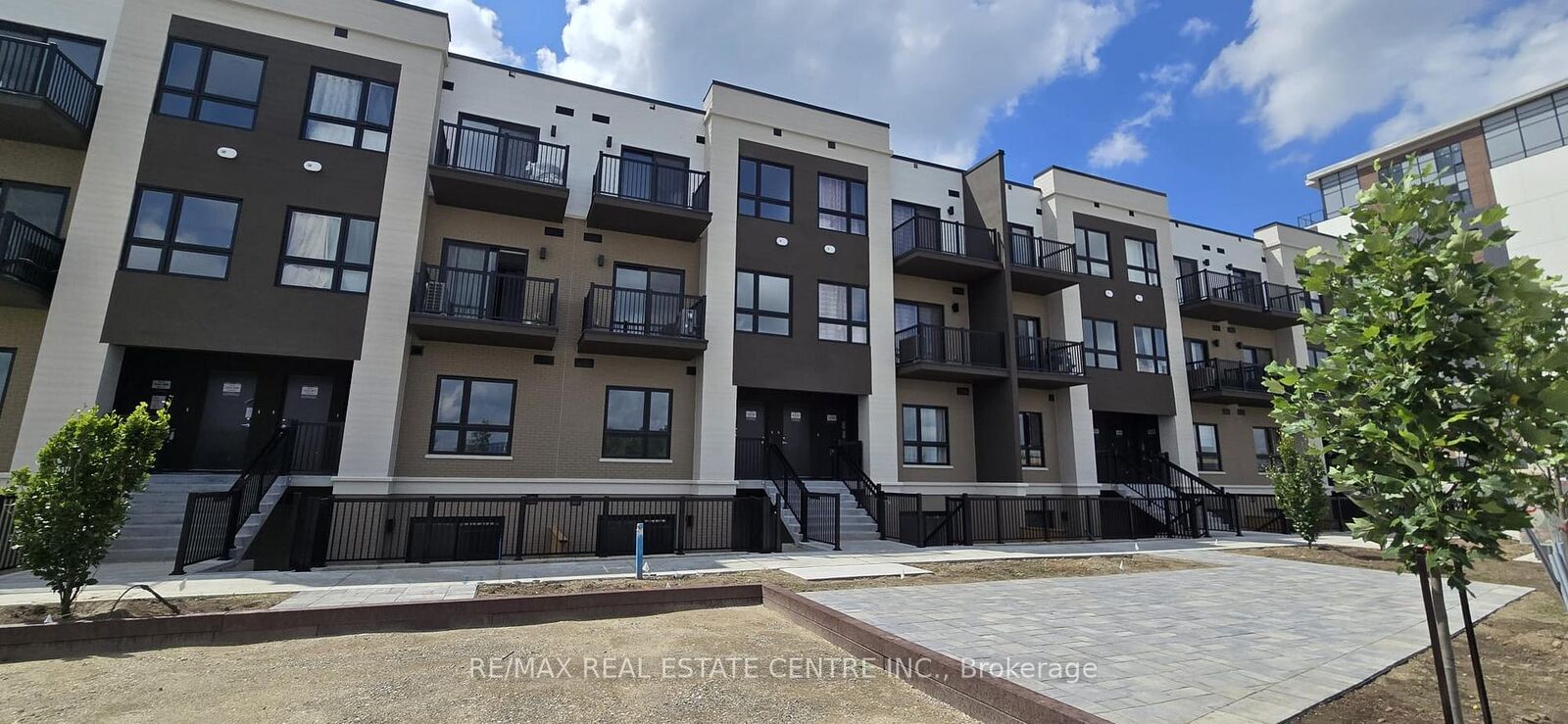 Property Photo:  25 Palace Street R-14  ON N2E 3M6 