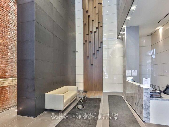 Property Photo:  15 Grenville Street 809  ON M4Y 1A1 