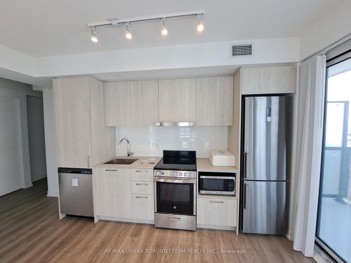 Property Photo:  195 Commerce Street 2615  ON L4K 0P9 
