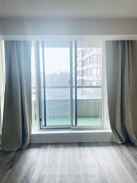Property Photo:  91 Townsgate Drive 411  ON L4J 8E8 