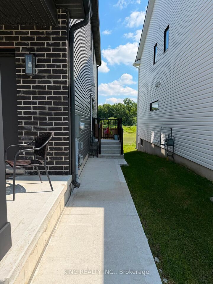 Property Photo:  1389 Twilite Boulevard  ON N6G 3R5 