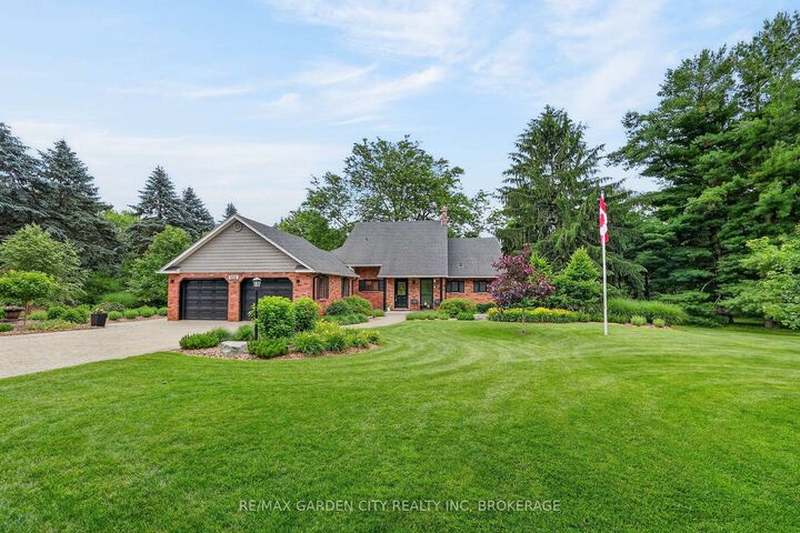 Property Photo: 656 Memorial Drive ON L0S 1C0