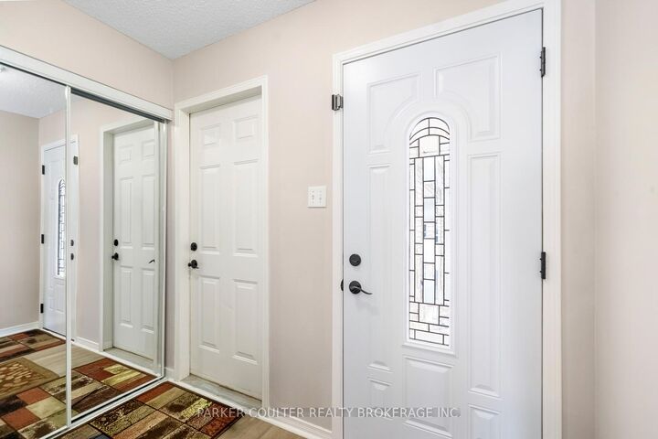 Property Photo: 82 Barre Drive ON L4N 7P1