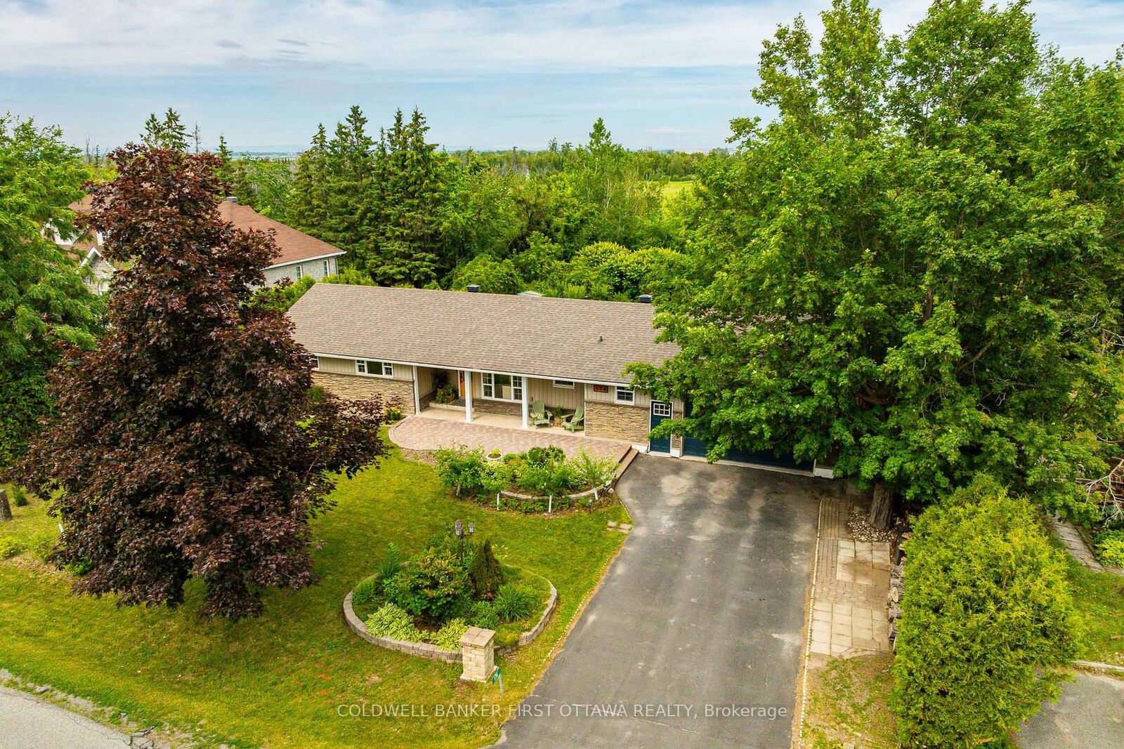 Property Photo:  174 Lloydalex Crescent  ON K0A 1L0 