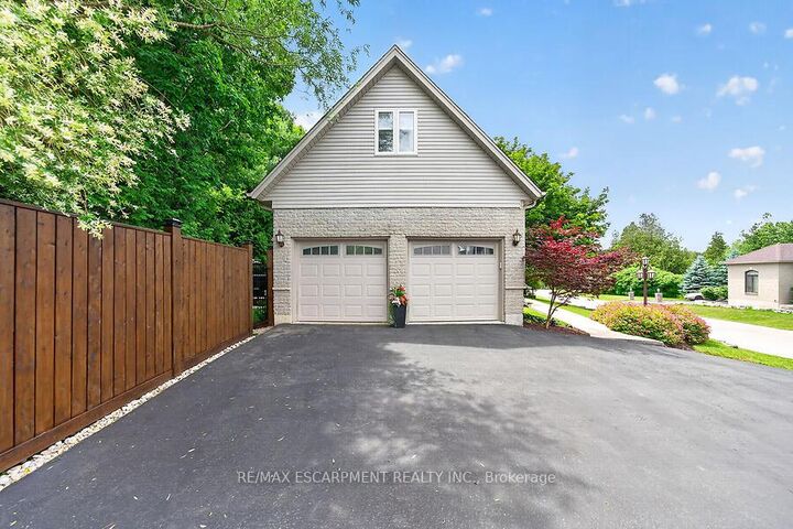 Property Photo: 4 Valley Ridge Lane ON L8N 2Z7