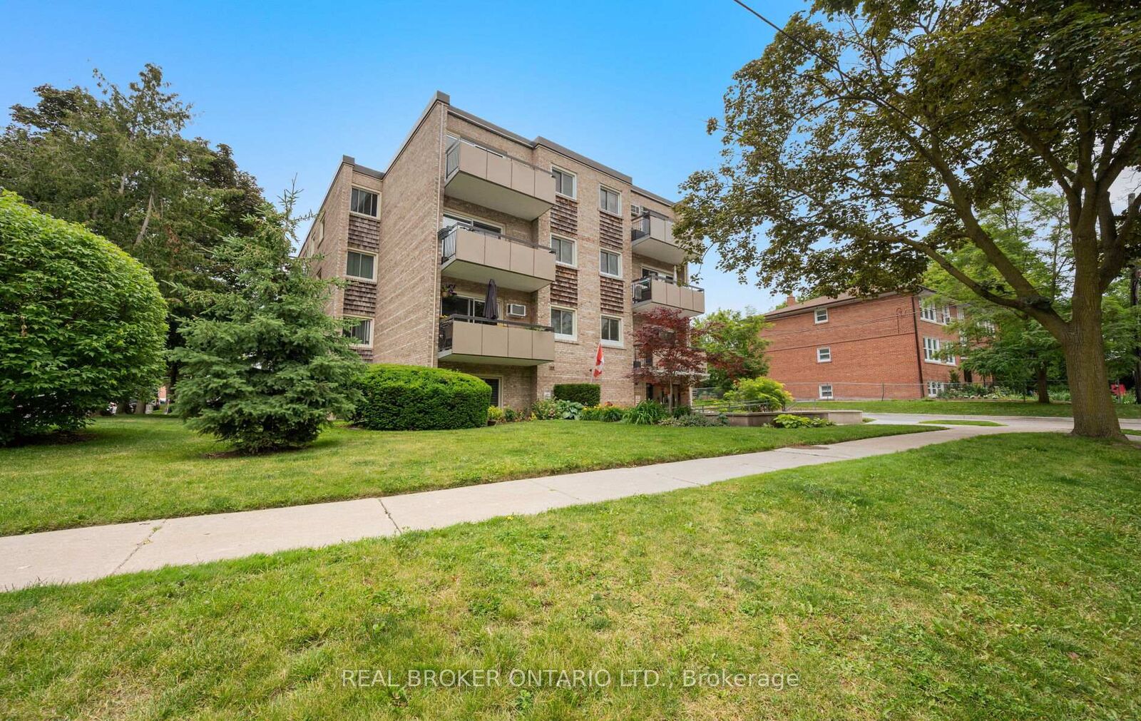 Property Photo:  21 Elizabeth Street S 202  ON L4C 3V5 