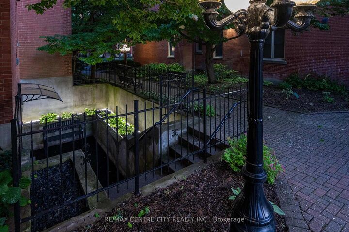 Property Photo:  280 Queens Avenue 1  ON N6B 1X3 