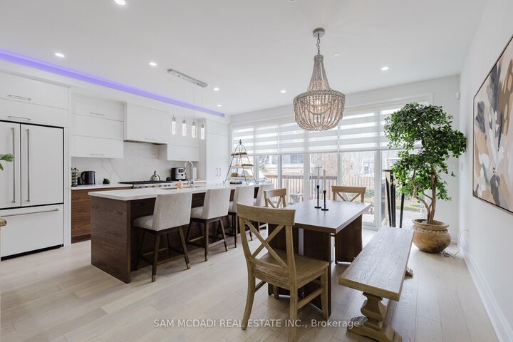 Property Photo: 11A Maple Avenue N ON L5H 2R9