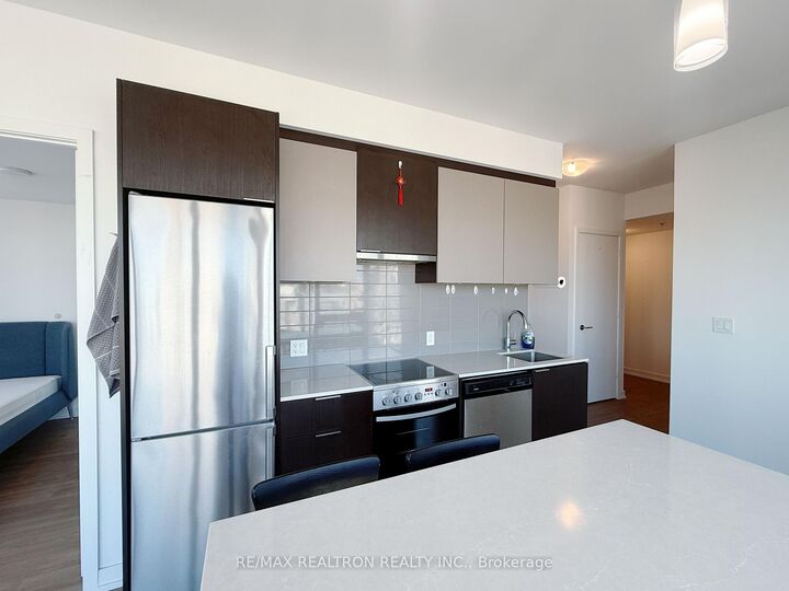 Property Photo:  203 College Street 1908  ON M5T 1P9 