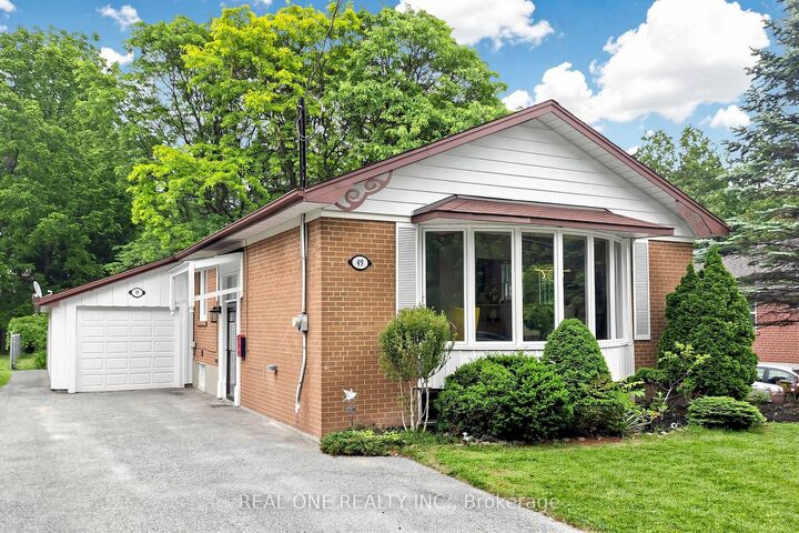 Property Photo: 49 Bayview Parkway ON L3Y 3W2