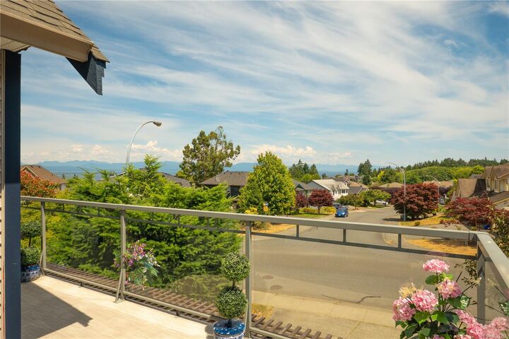 Property Photo: 5425 Leslie Cres BC V9T 1T1