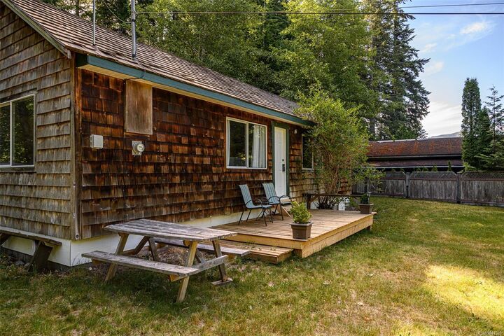 Property Photo: 706 Delta Dr BC V0P 1R0