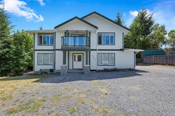 2663 Kia Cres — photo 1