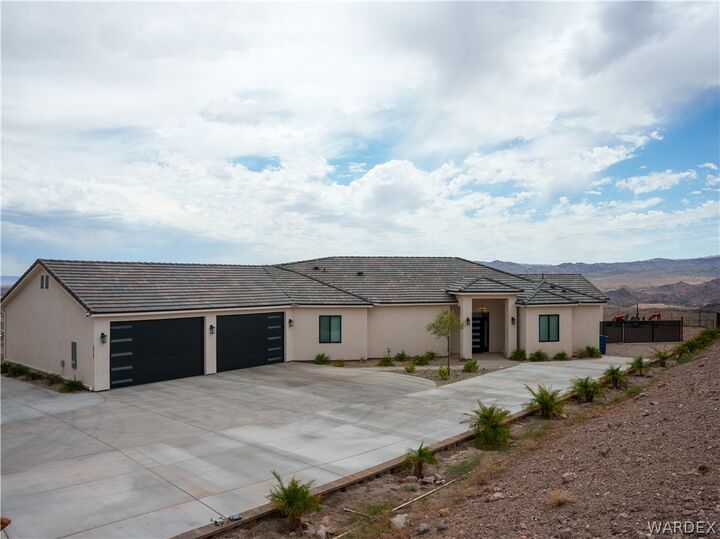 Property Photo: 2925 Sinyala Canyon Drive AZ 86429