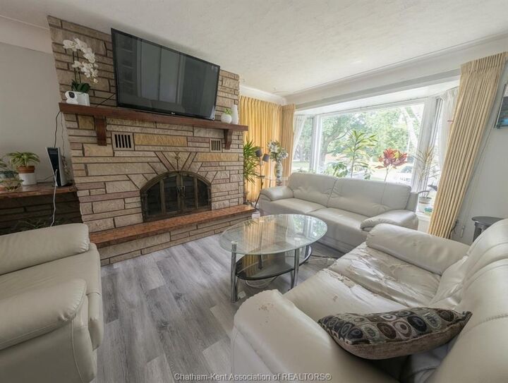 Property Photo:  79 Dunvegan Drive  ON N7M 4Z9 
