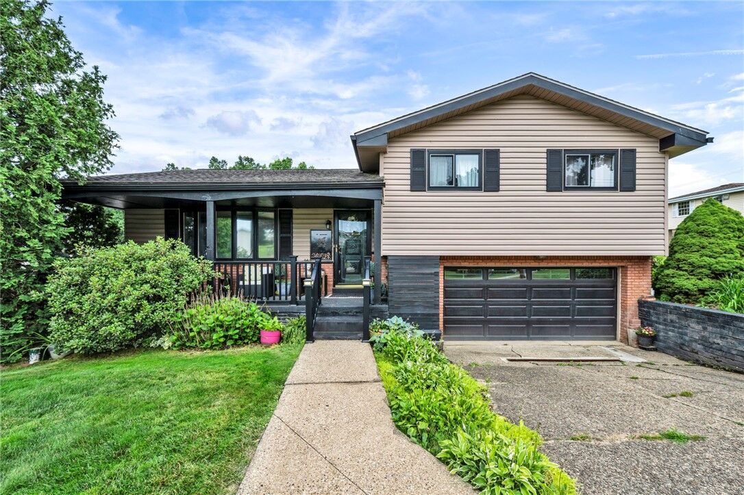 Property Photo:  2 Eichelberger Dr  PA 15108 