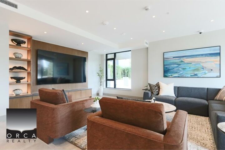 Property Photo:  128 W 15th Street 303  BC V7M 1R5 