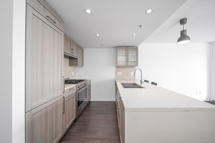 Property Photo: 5665 Boundary Road 915 BC V5R 0E4
