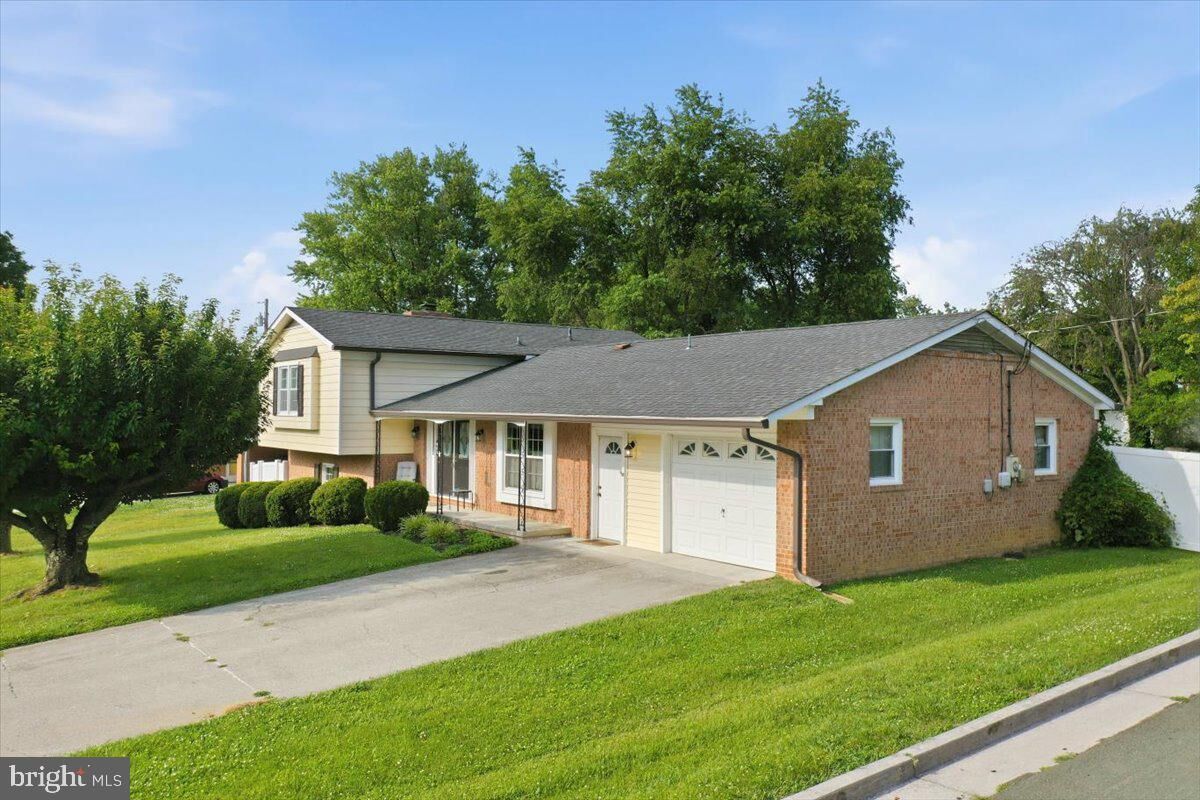 Property Photo: 985 S Marshall Street VA 22630