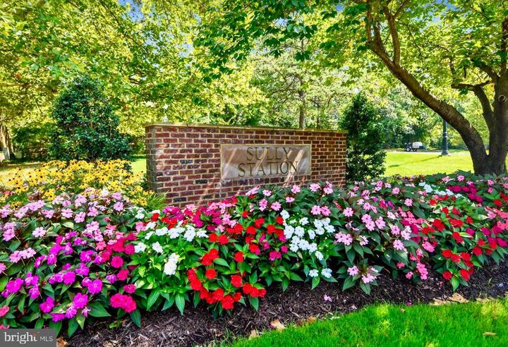 Property Photo:  5250 Stoney Branch Court  VA 20120 