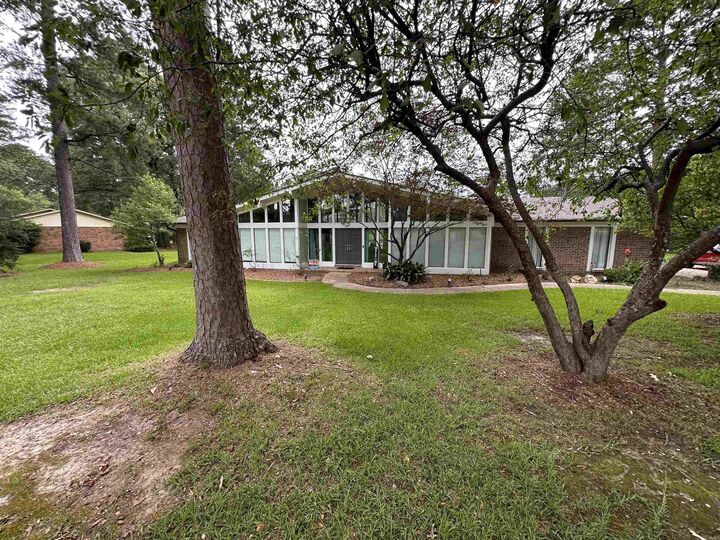Property Photo: 1624 S Lakewood Street AR 71753