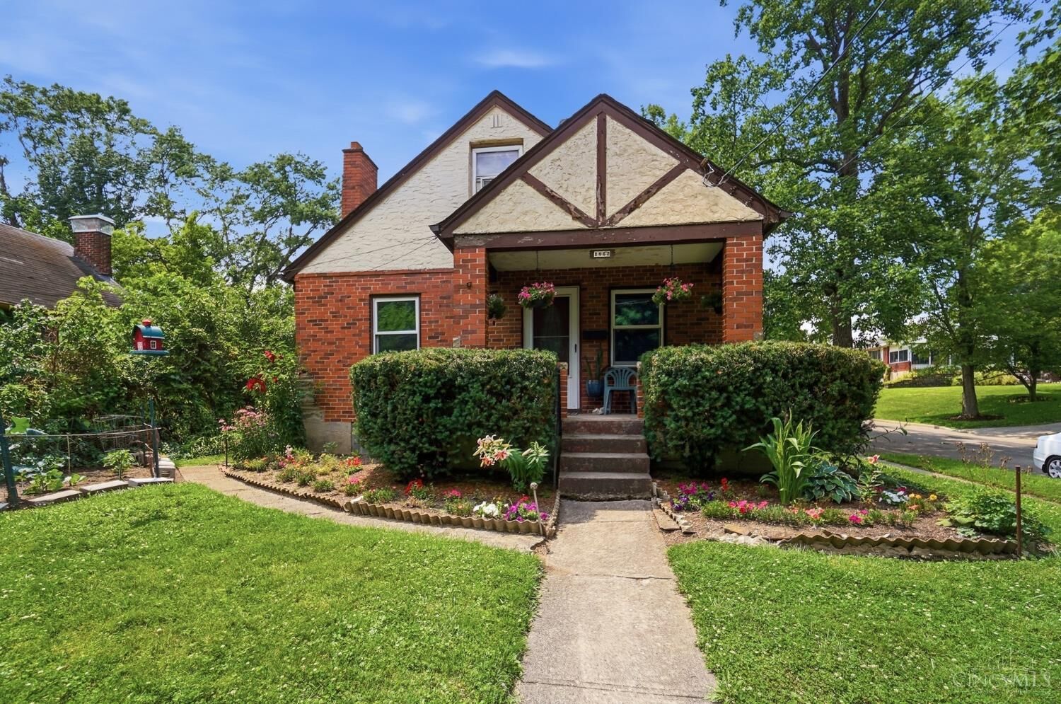 Property Photo:  1063 Oak Avenue  OH 45215 