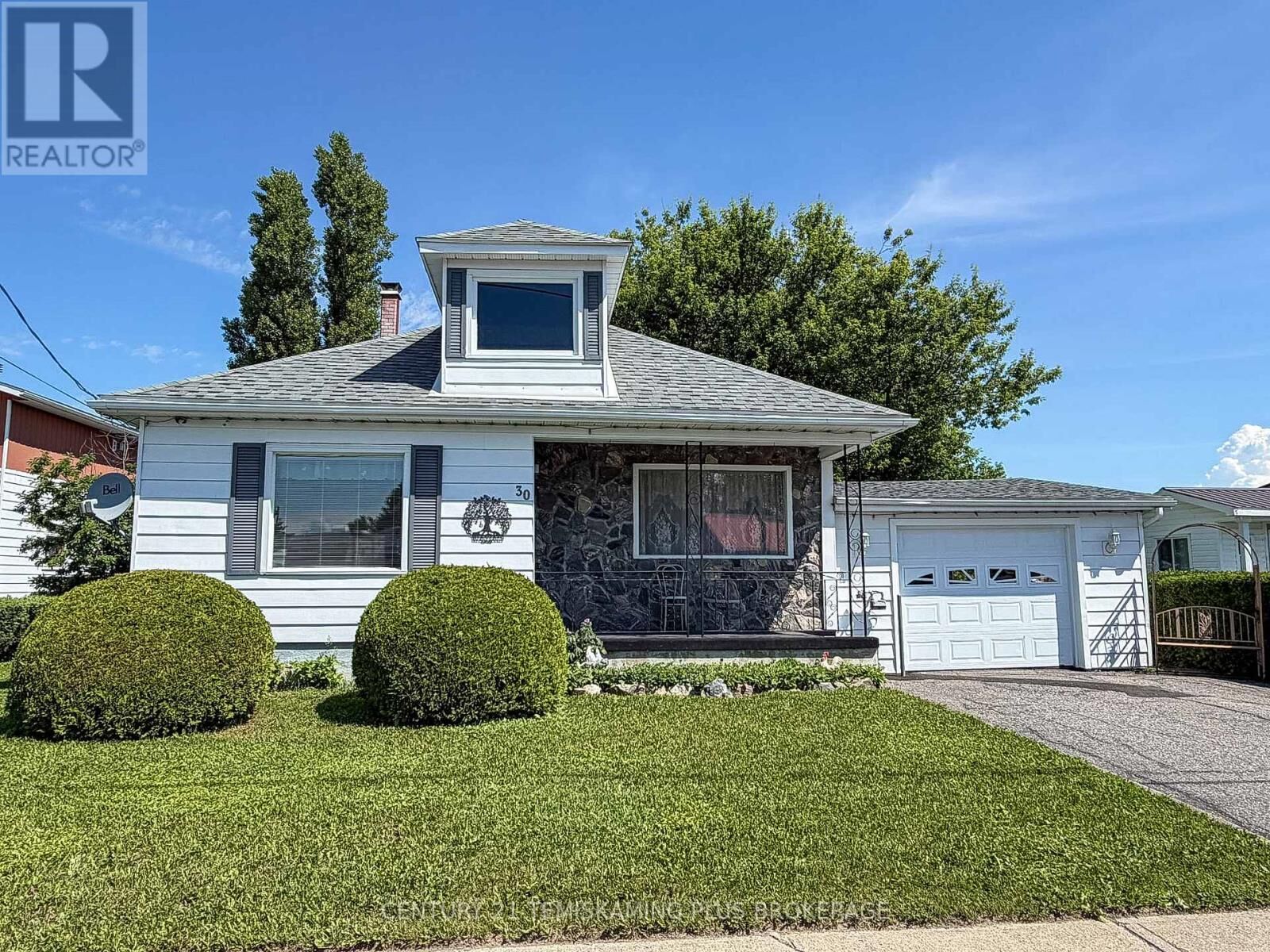 Property Photo:  30 Ninth Street East  ON P0J 1E0 