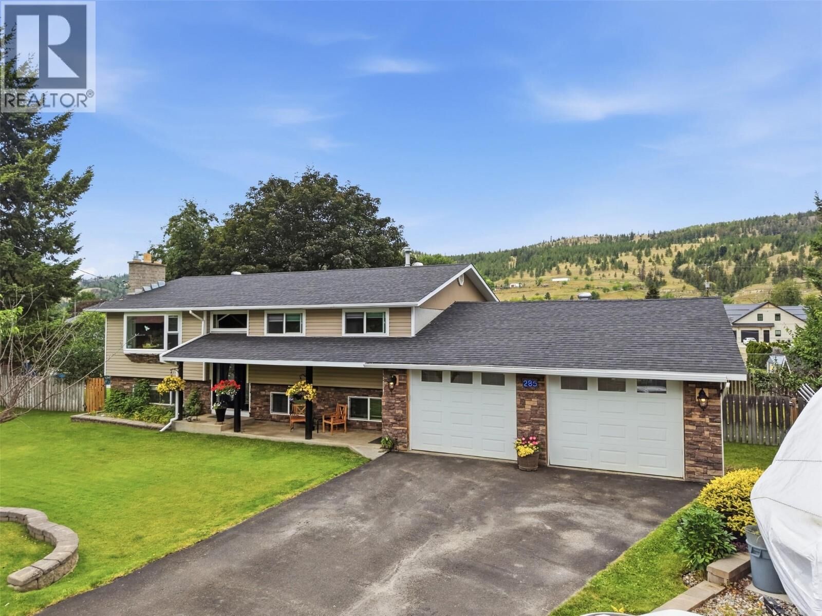Property Photo: 285 Huckleberry Place BC V2H 1M4