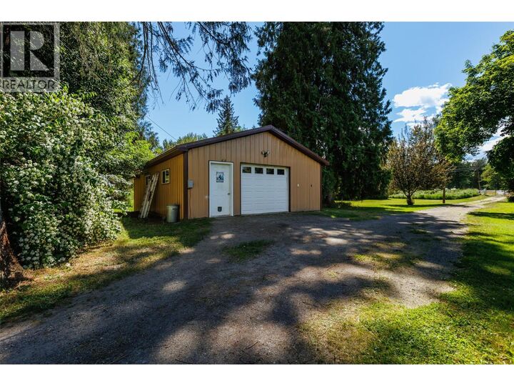 Property Photo: 516 Goat River Road South BC V0B 1G1