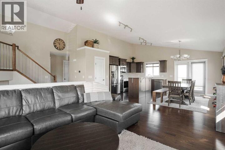 Property Photo:  140 Heibert Bay  AB T9K 2X2 