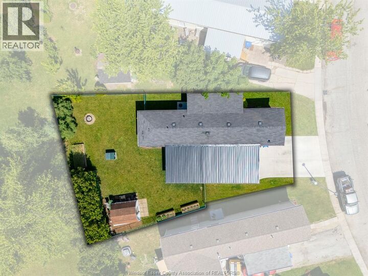Property Photo:  31 Dana Drive  ON N8M 1Z1 
