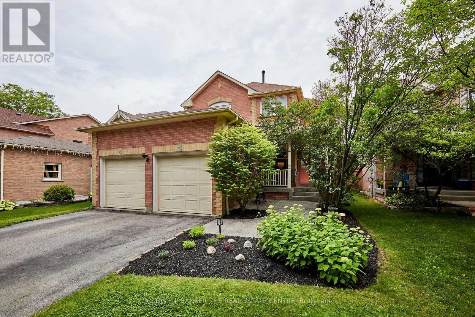 Property Photo: 6 Fawn Court ON L1P 1L5