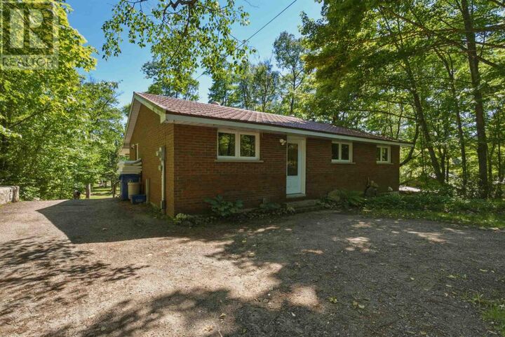 Photo de la propriété:  9 Cameron Rd  ON P6A 5K7 