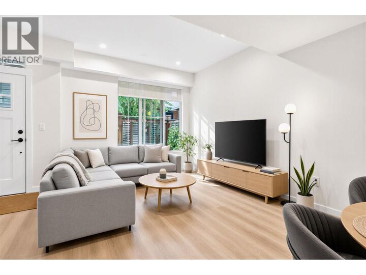 Property Photo: 237 Ridgeway Avenue 6 BC V7L 0H6